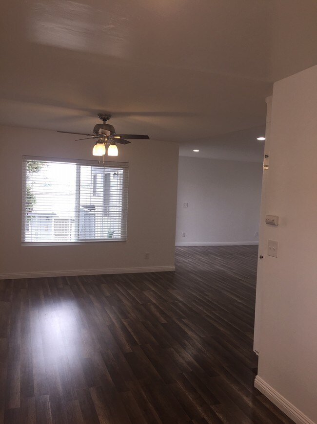 Foto del edificio - 4383 Temecula St