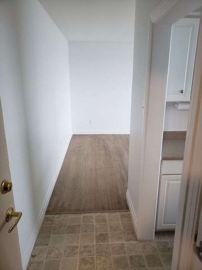 Building Photo - 108 Kempenfelt Dr