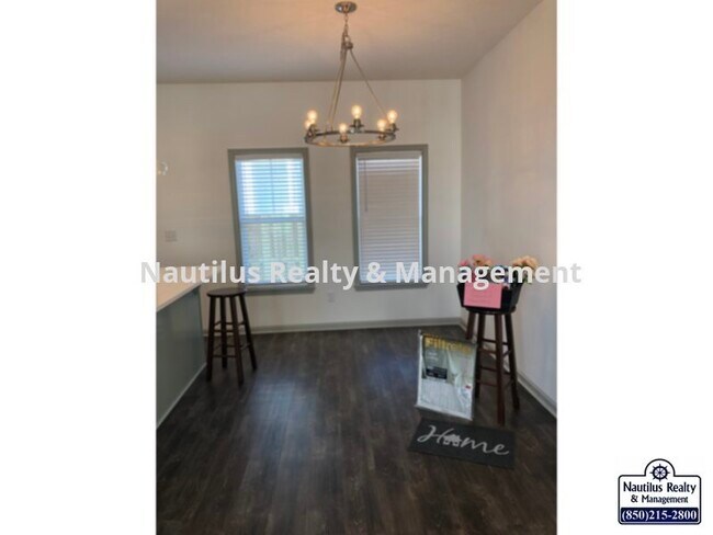 Building Photo - 305 Brooke Ct