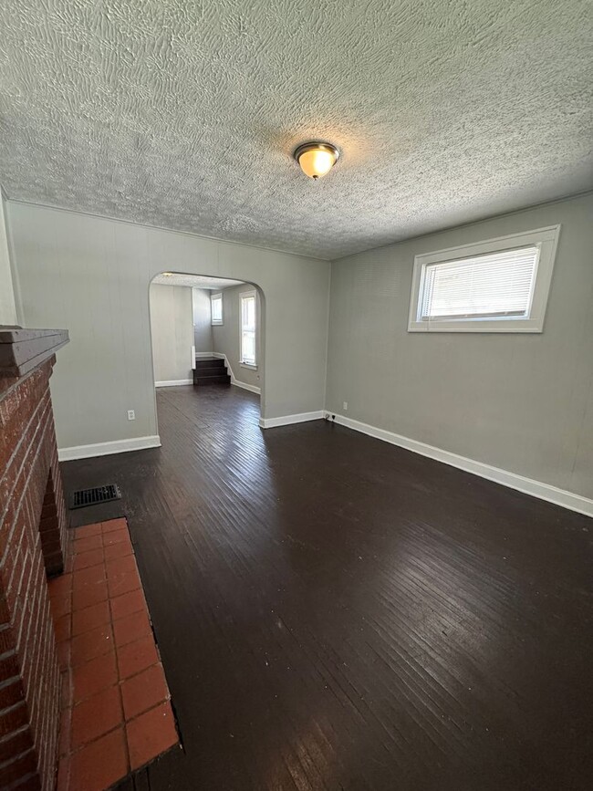 Building Photo - 791-793 E Starr Avenue
