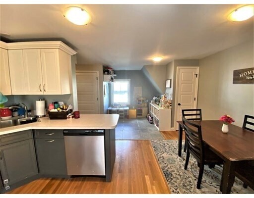 Building Photo - 104 Sharon St