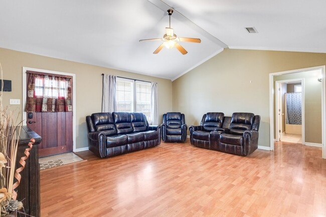 Building Photo - FOR RENT IN CHURCH POINT!