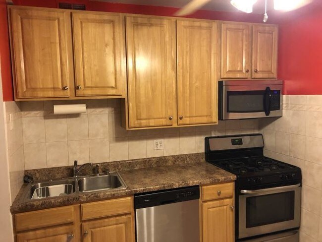 Building Photo - 2 bedroom in CHICAGO IL 60630