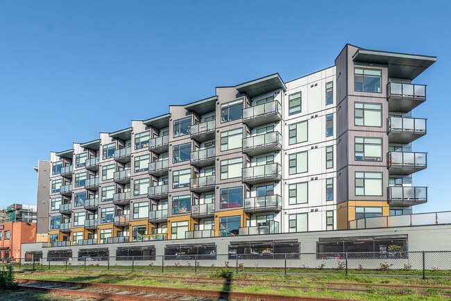 Building Photo - 733 Goldstream Ave