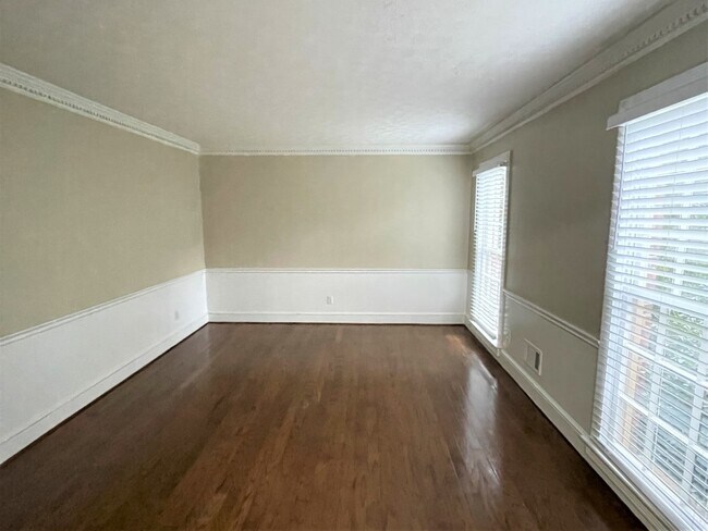 Building Photo - 836 Glen Ridge Dr SW