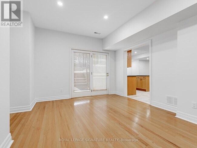 Building Photo - 44 Thatcher Ave