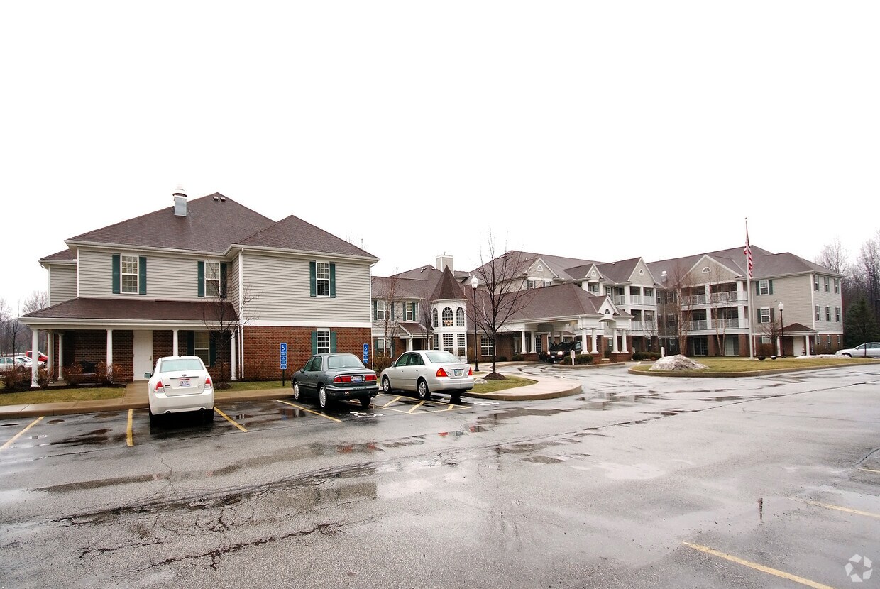 Independence Village Apartments in Avon Lake, OH