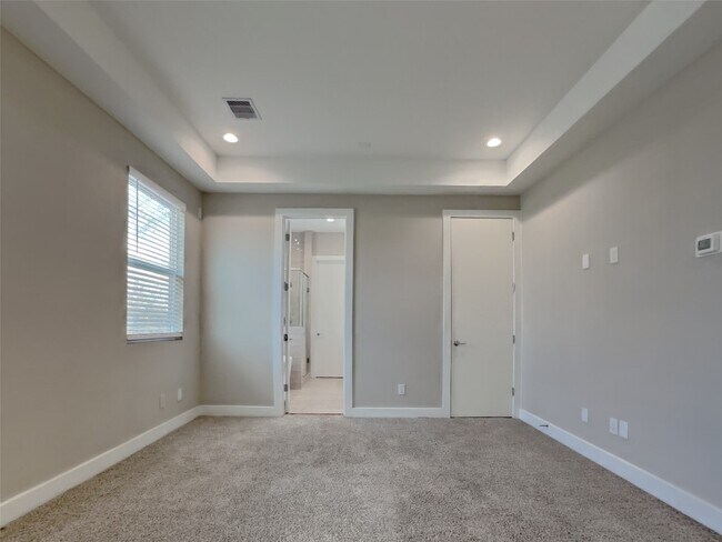 Foto del edificio - 5902 Gardendale Dr