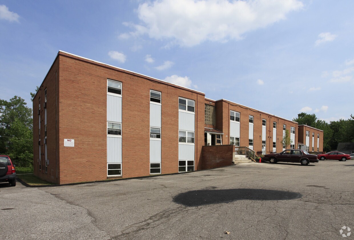 Primary Photo - River Isle Terrace
