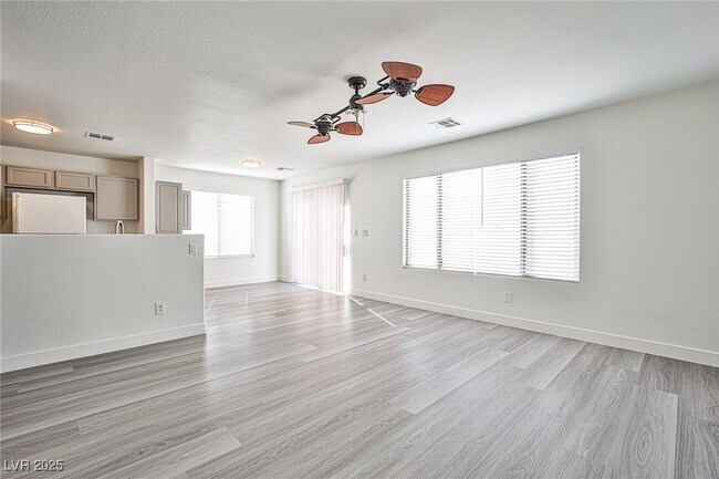 Foto del edificio - 4757 Englewood Ave