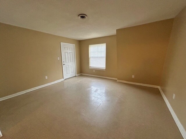 Building Photo - 206 Robin Ln