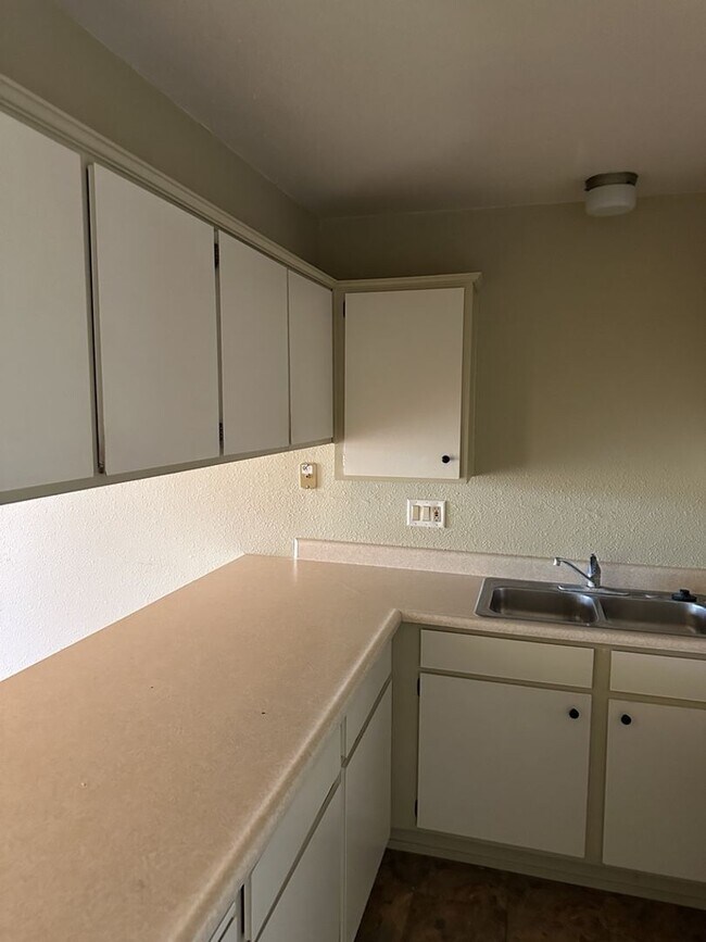Foto del edificio - Unfurnished Full Time Apartment