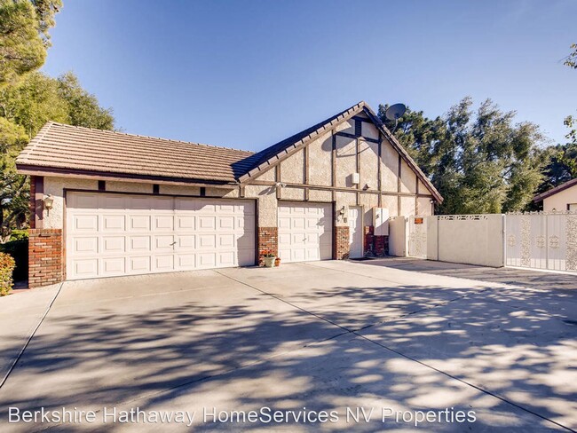 Building Photo - 4 br, 3.5 bath House - 5751 S Pearl St
