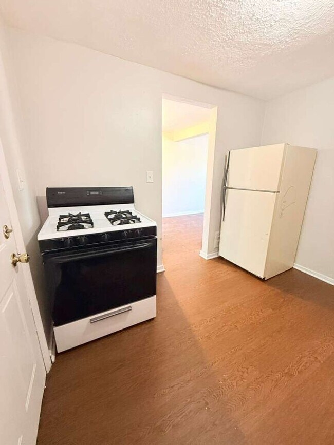 Foto del edificio - 2 Bedroom / 1 Bathroom House in Quiet Neighborhood