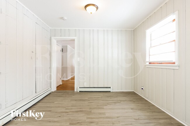 Building Photo - 2524 Golfview Dr