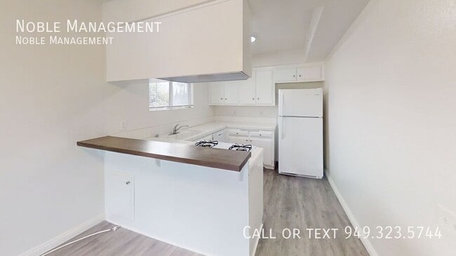 Foto del edificio - 2721 E Almond Ave