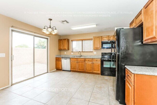 Building Photo - 2266 E Spruce Dr