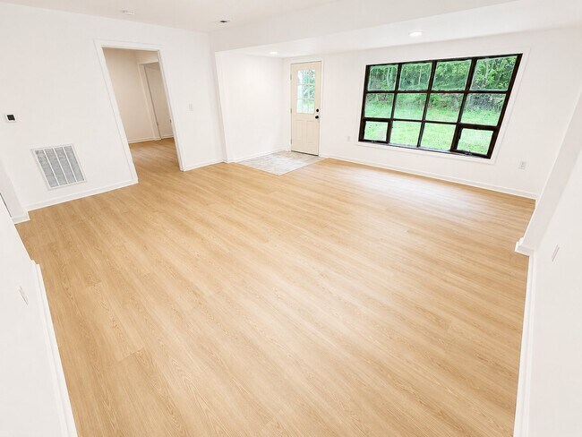 Foto del edificio - 4807 Peach Orchard Rd