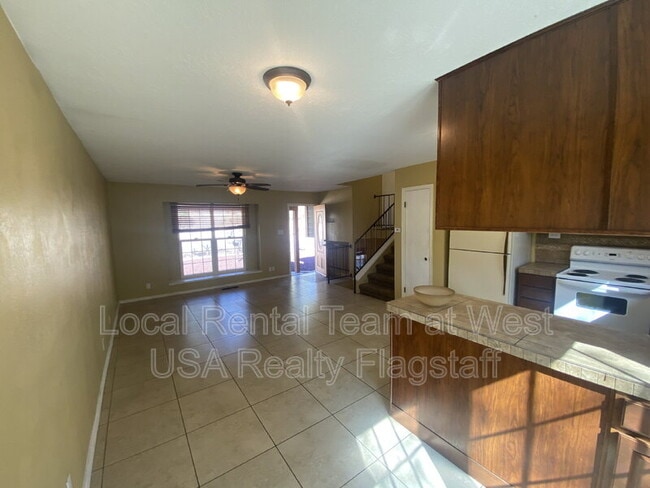 Building Photo - 1607 N Prairie Way