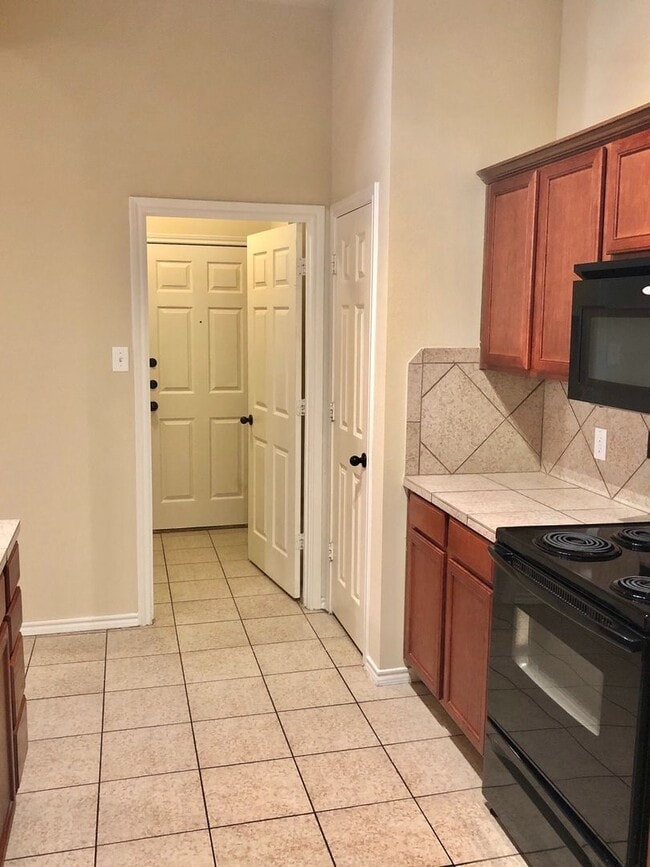 Foto del edificio - 3 Bedroom, 2 Bath Duplex Located in Grand ...
