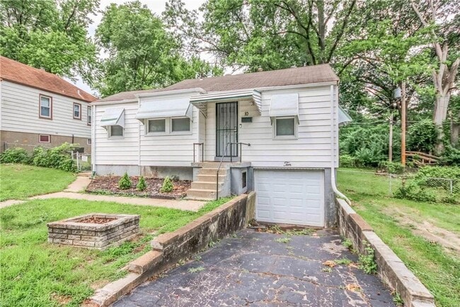 Charming 2-Bedroom Home - Charming 2-Bedroom Home