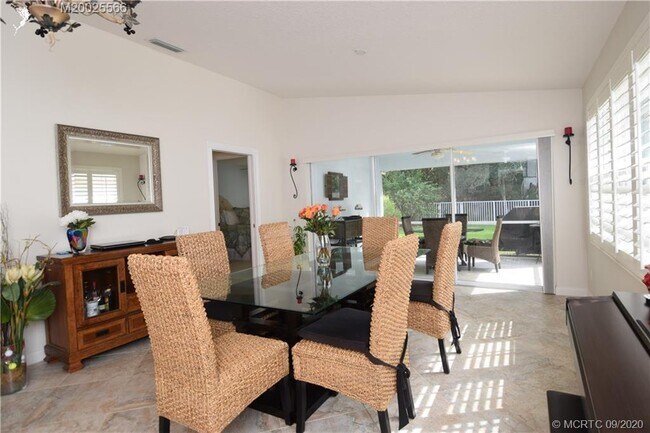 Foto del edificio - 780 SW Tamarrow Pl