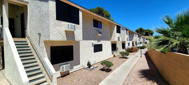 Comunidad - Sunrise Gardens 55+ Senior Apartments