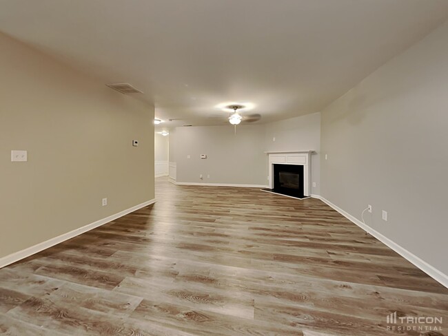 Foto del edificio - 308 Hidden Creek Ln