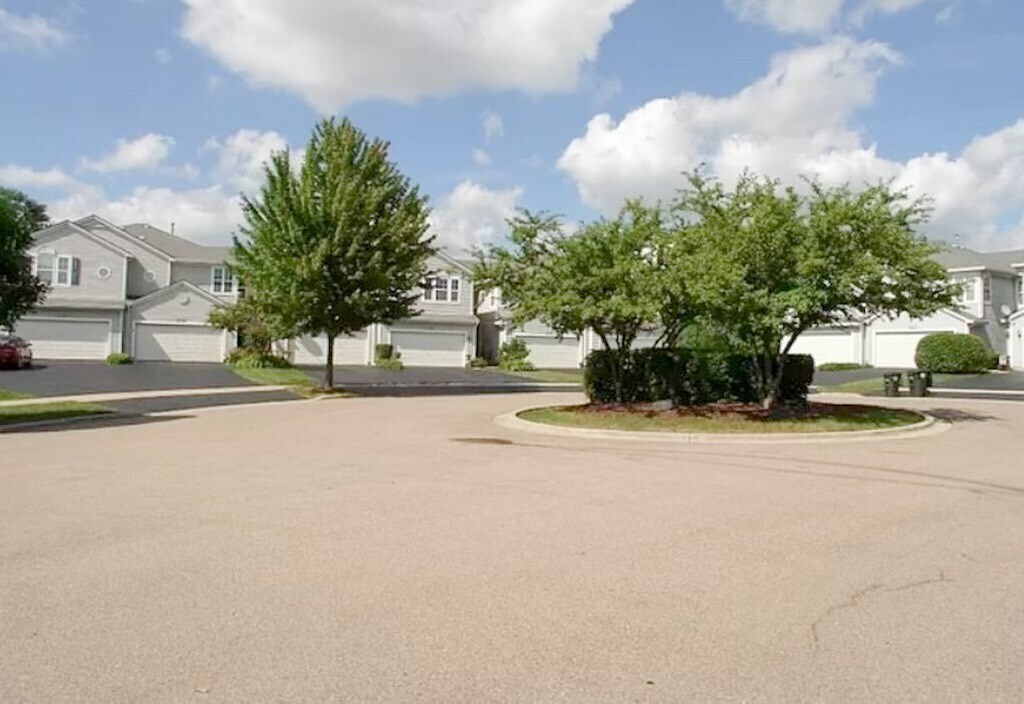 Primary Photo - 2526 Looking Glass Ct