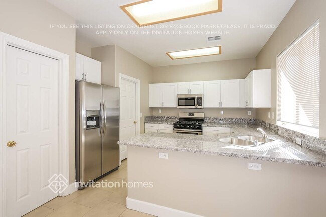 Building Photo - 7825 Strong Water Ct