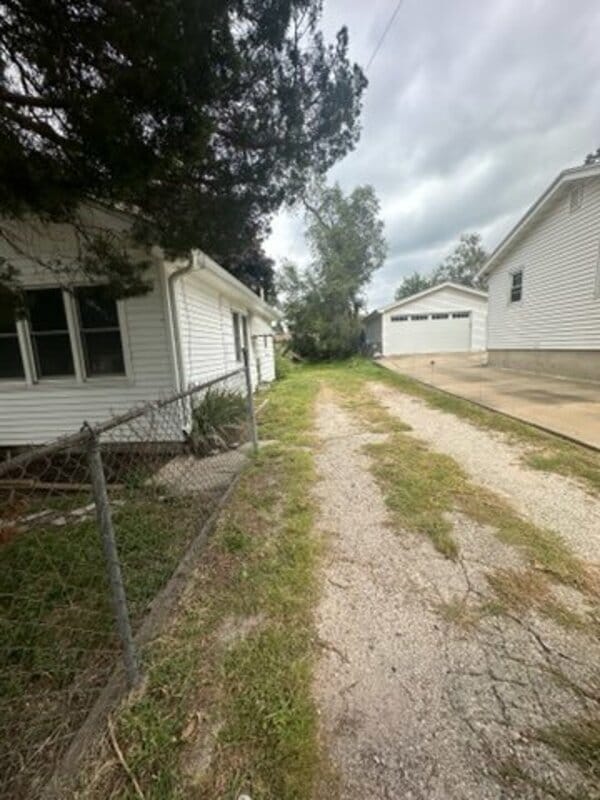 Building Photo - 2517 E 38th St