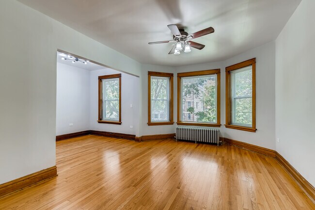 Foto del edificio - 2147 W Addison St