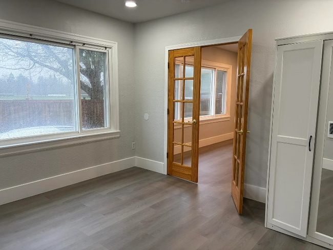 Foto del edificio - 1800 S 128th St