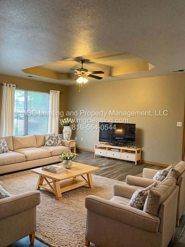 Building Photo - Comfort & Convenience in Grain Valley – Sp...