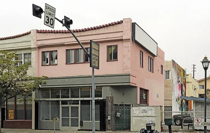 Photo - 977 N Hill St