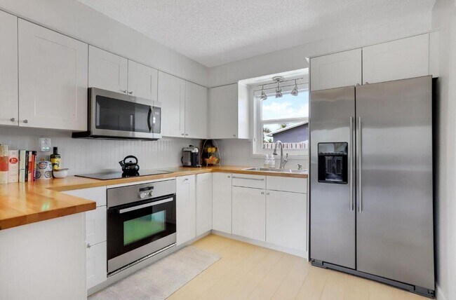 Foto del edificio - 7643 Overlook Rd