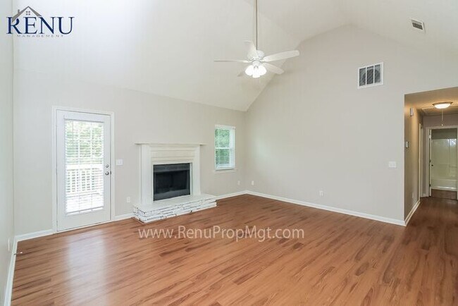 Foto del edificio - Available Now!