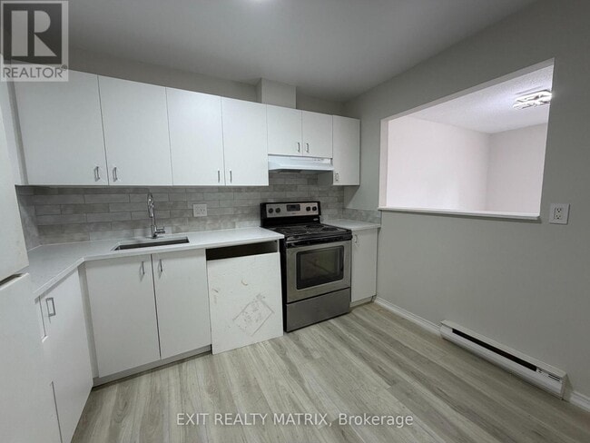 Building Photo - 3445 Uplands Dr