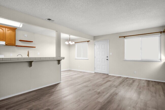 Foto del edificio - Your Next Home Awaits in Davis's La Buena Vida