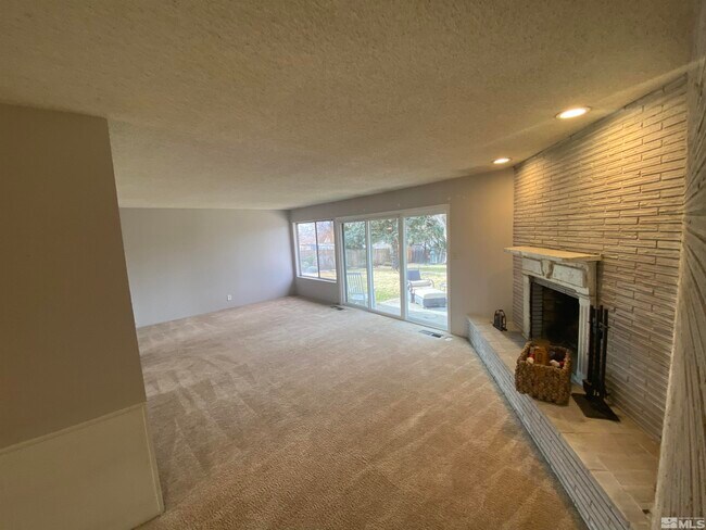 Foto del edificio - 3225 Tamarisk Dr