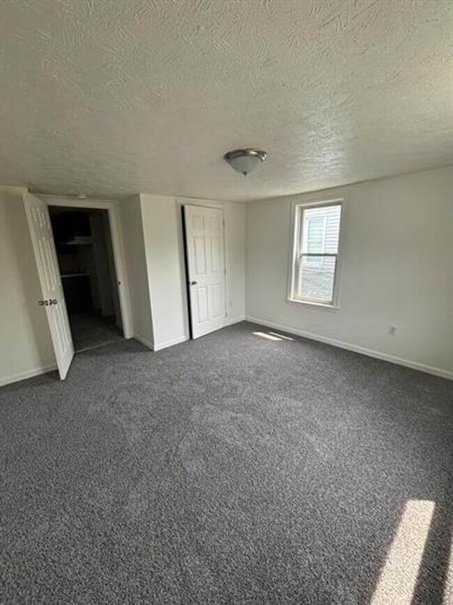 Foto del edificio - 5 bedroom/3 bath Home for rent in 15236