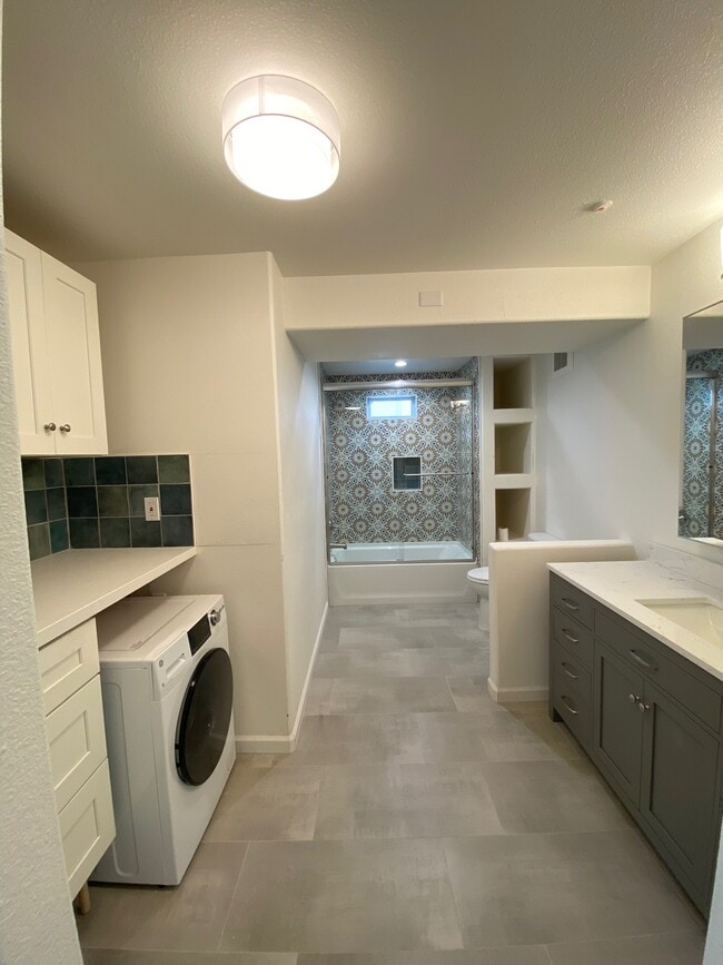 Bathroom - 709 Bozanich Cir