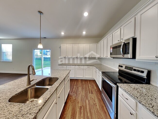 Building Photo - 4510 Tarpon Dr