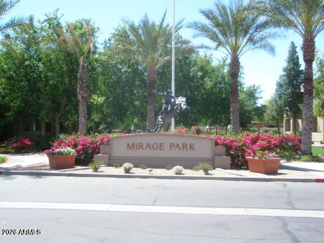 Foto del edificio - 1351 N Pleasant Dr