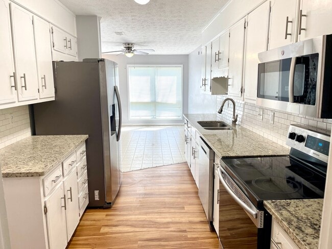 Building Photo - WOW!! $250 VISA GIFT CARD OFFER FOR JUNE 1...