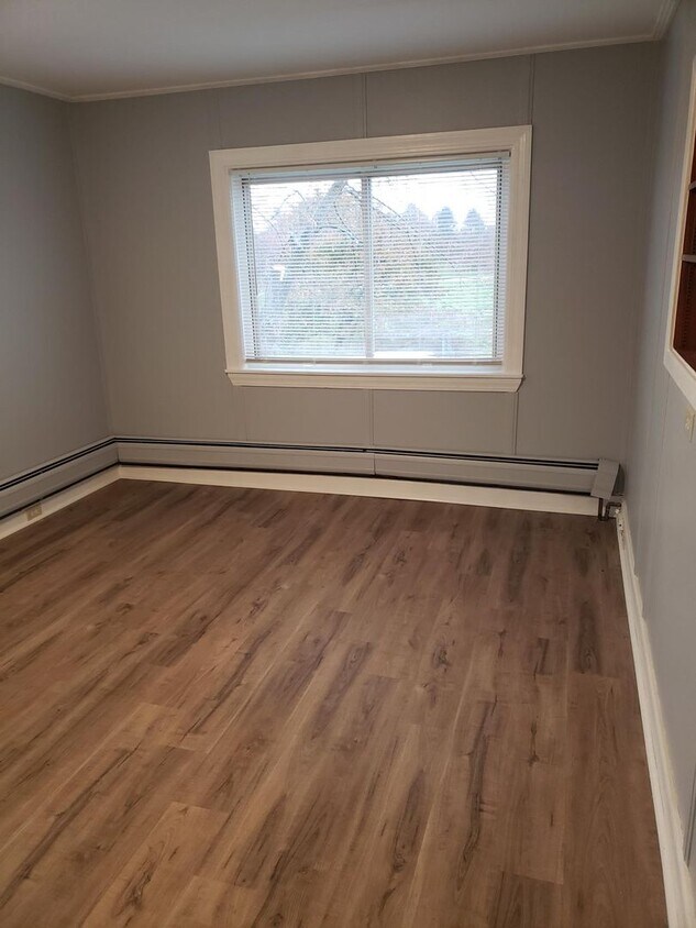 19 Abbott St Unit Apt 1, Brewer, ME 04412 Room for Rent in Brewer, ME