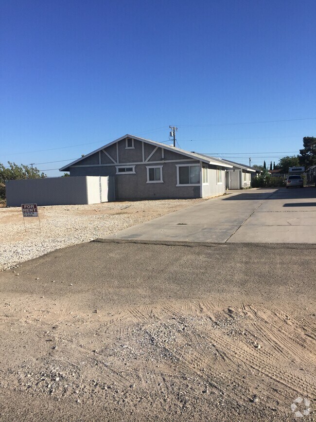 Building Photo - 13965 Smoketree St