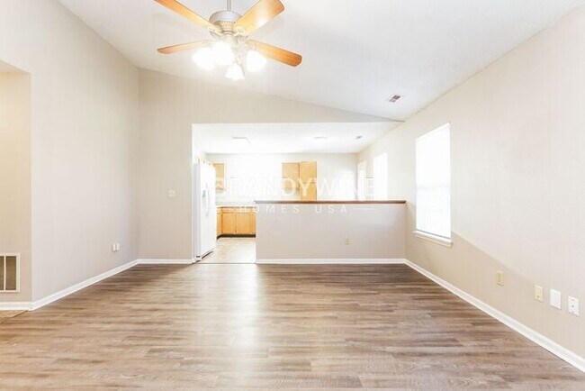 Foto del edificio - MOVE IN SPECIAL - February FREE with move ...