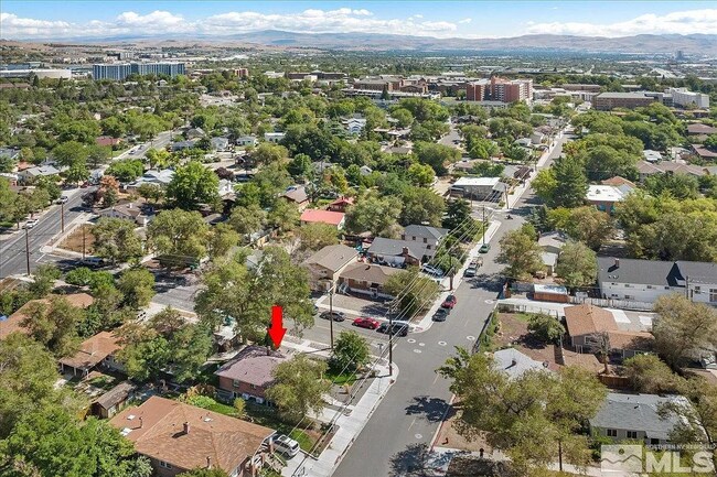 Building Photo - 609 W 11th St