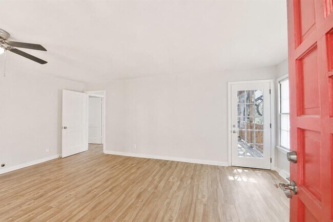 Building Photo - 1008 Milam Pl